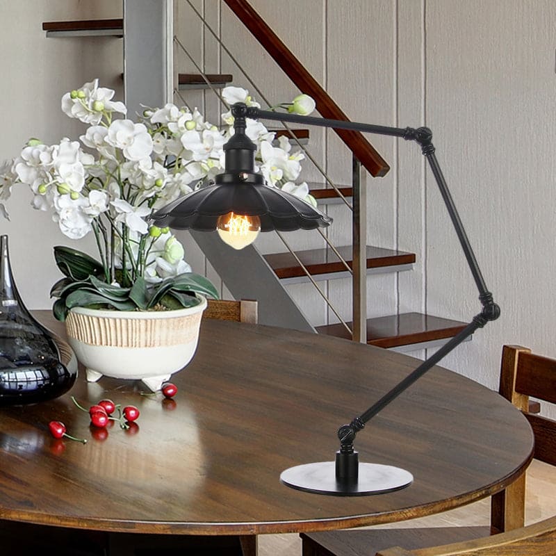 LichtStil - Verstellbare Vintage-Lampe mit gewelltem Metallschirm