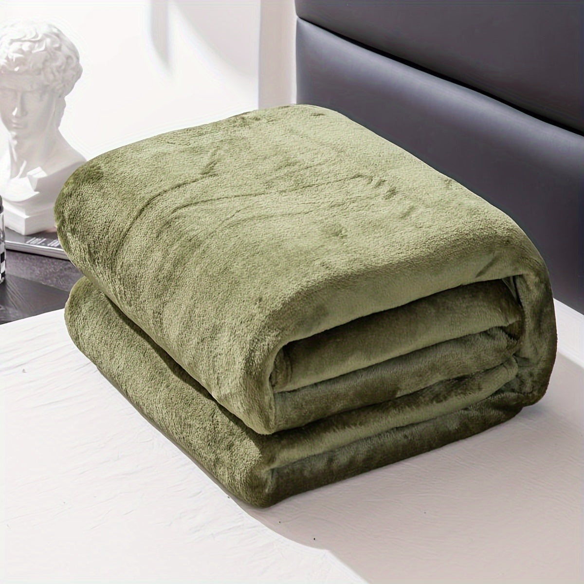 Flannel Blanket – Soft & Warm Snuggle Blanket for Sofa, Bed, Office & Travel