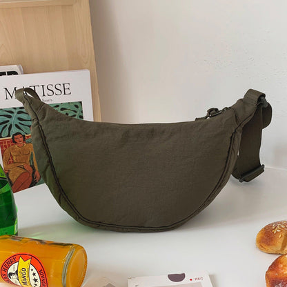 Elena – Stilvolle Halbmond-Tasche für jeden Anlass