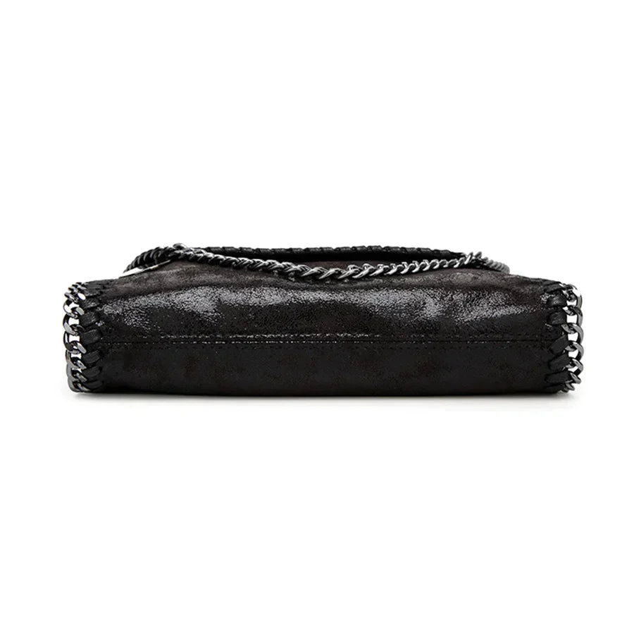 Lina – Elegante Wildleder-Clutch mit Kettendetail